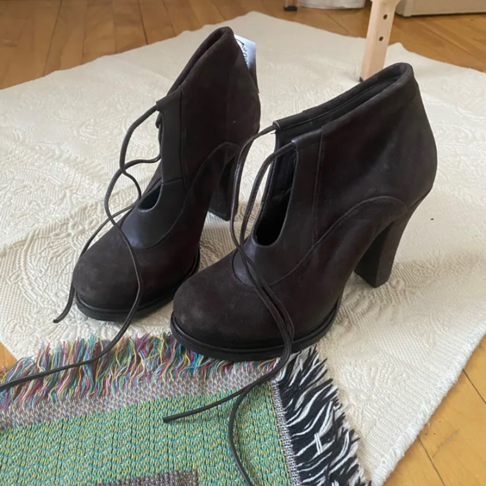 Brown leather Camila’s Barcelona high heels